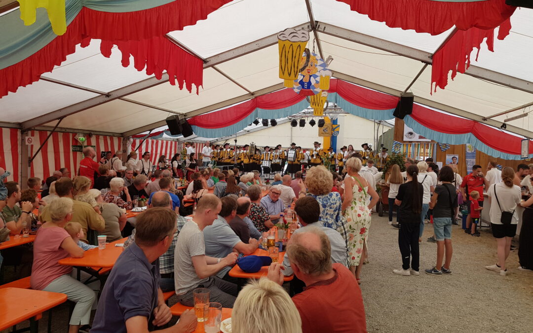 Stimmungsvolles Miteinander auf der Schimborner Kerb 2023